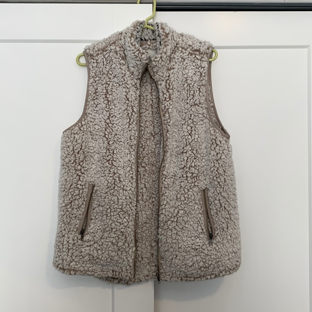 Thread & supply Sherpa vest